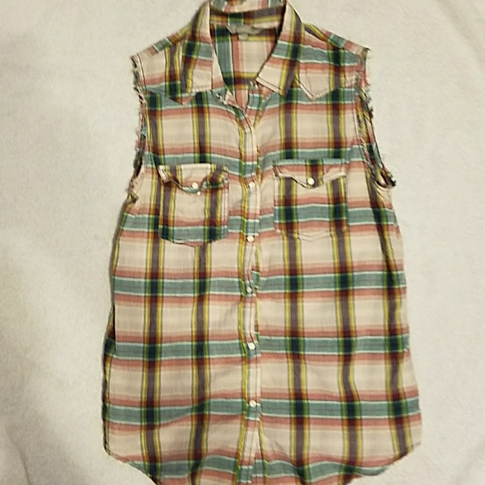 Sleeveless shirt